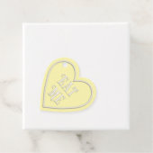 "私を食べる"ティーパーティイエローハートパーソナライズ フェイバータグ (インサイチュ)