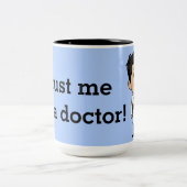 私をDOC信頼して下さい ツートーンマグカップ (中央)