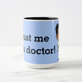 私をDOC信頼して下さい ツートーンマグカップ (中央)