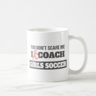私をIのコーチの女の子のサッカーおびえさせません コーヒーマグカップ