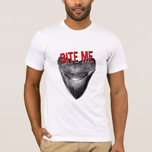 私をMegalodonかんで下さい Tシャツ (正面)