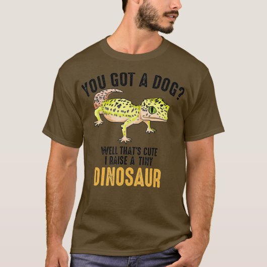 私クールは小さな恐竜ヒョウおもしろいのゲッコを育てる Tシャツ (正面)