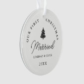 私モダンたちの初めてのクリスマス結婚した写真 オーナメント (正面)