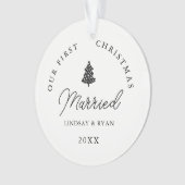 私モダンたちの初めてのクリスマス結婚した写真 オーナメント (正面)
