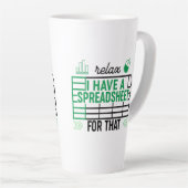 私リラックスは、スプレッドシートを持っている、会計士 カフェラテマグ (右アングル)