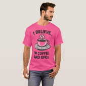 私信じ...コーヒーとUfosで Tシャツ (正面フル)