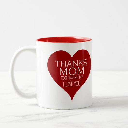 私感謝していを持つ母赤いハートタイポグラフィ ツートーンマグカップ (左)
