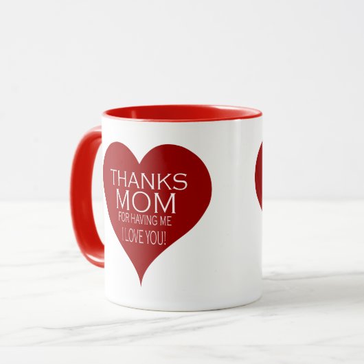 私感謝していを持つ母赤いハートタイポグラフィ マグカップ (正面左)