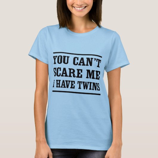 私持っています双生児を私をおびえさせることができません Tシャツ (正面)