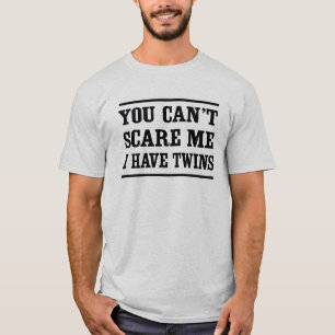 私持っています双生児を私をおびえさせることができません Tシャツ