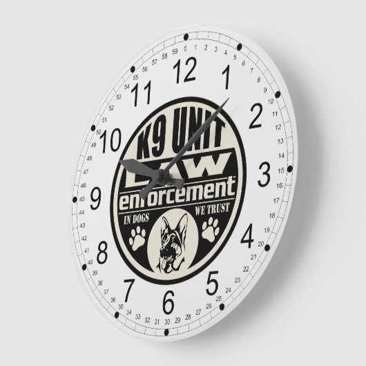私達が信頼する犬のK9単位(黒) ラージ壁時計 (傾斜)