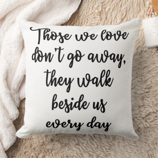 私達が愛するそれは遠くにに枕行きません クッション (ブランケット)