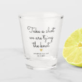 私達が結び目の結婚式の引き出物を結んでいる打撃を取って下さい ショットグラス (正面)