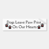 私達のハートの犬の許可の足のプリント バンパーステッカー (正面)