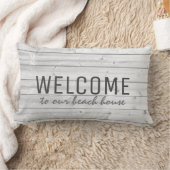 私達のビーチハウスへの素朴な流木の歓迎 ランバークッション (ブランケット)