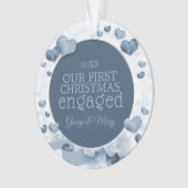 私達の一緒の初めてのクリスマスの婚約したな写真の青 オーナメント (正面)