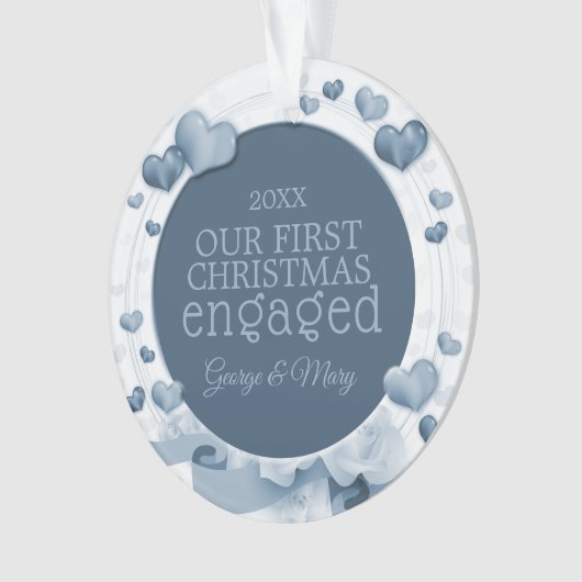 私達の一緒の初めてのクリスマスの婚約したな写真の青 オーナメント (正面)