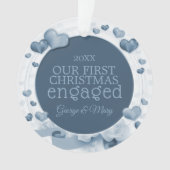 私達の一緒の初めてのクリスマスの婚約したな写真の青 オーナメント (正面)