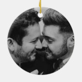 私達の一緒の初めてのクリスマスの陽気なクリスマスの写真 セラミックオーナメント (裏面)