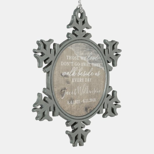 私達の側の歩行記念の雪片のオーナメント スノーフレークピューターオーナメント (左)