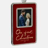 私達の初めてのクリスマスのカスタムな手の教養がある写真 シルバープレートフレームオーナメント (右)