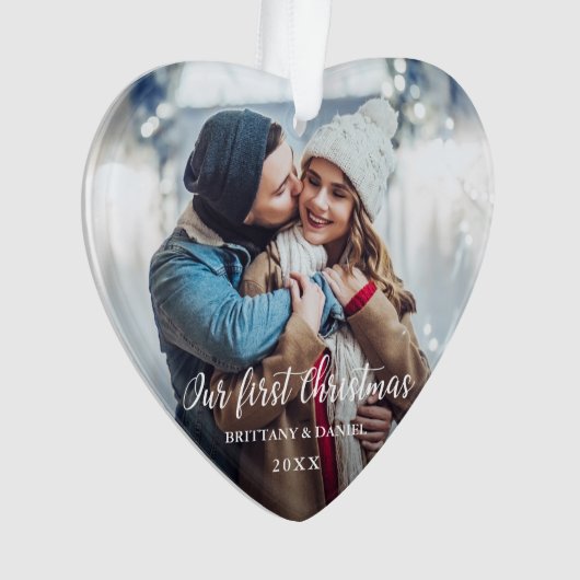 私達の初めてのクリスマスのカップルの写真の赤いハート オーナメント (正面)