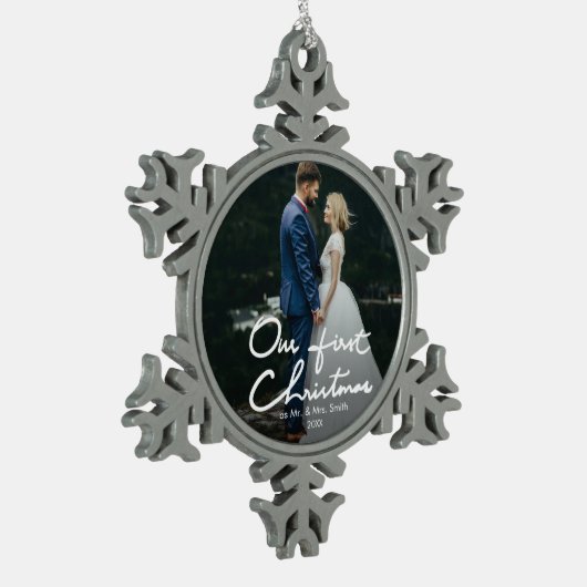 私達の初めてのクリスマスのシックな記念品の写真 スノーフレークピューターオーナメント (左)