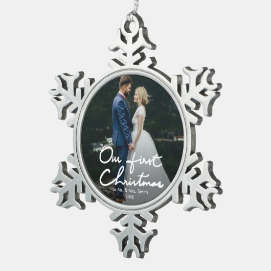 私達の初めてのクリスマスのシックな記念品の写真 スノーフレークピューターオーナメント (右)