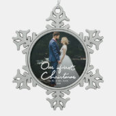 私達の初めてのクリスマスのシックな記念品の写真 スノーフレークピューターオーナメント (正面)