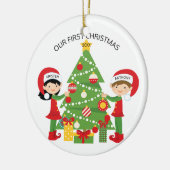 私達の初めてのクリスマスのパーソナライズなクリスマス セラミックオーナメント (左)