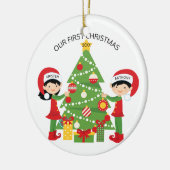 私達の初めてのクリスマスのパーソナライズなクリスマス セラミックオーナメント (左)