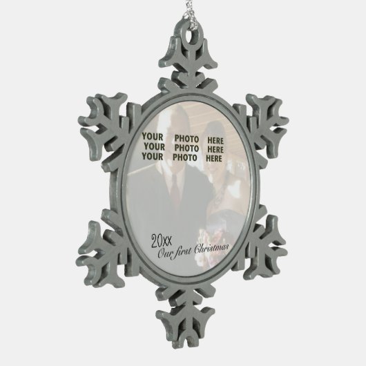 私達の初めてのクリスマスのパーソナライズな写真の雪片 スノーフレークピューターオーナメント (左)