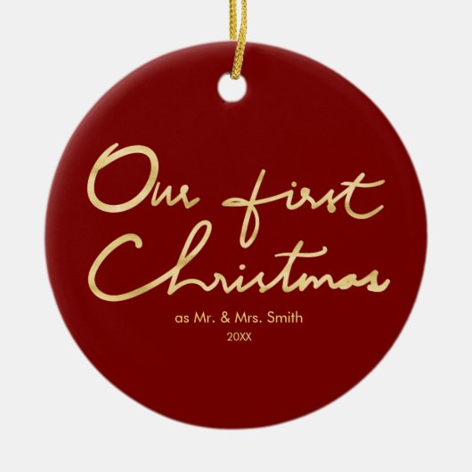 私達の初めてのクリスマスのフェイクな金ゴールドの新婚者のクリスマス セラミックオーナメント (正面)