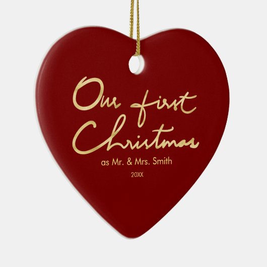 私達の初めてのクリスマスのフェイクな金ゴールドの新婚者のハートの形 セラミックオーナメント (右)