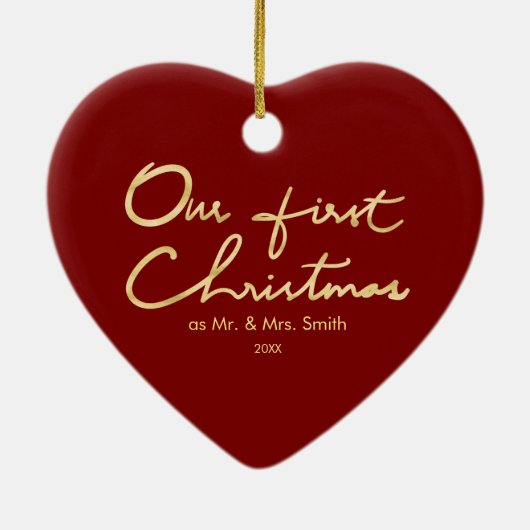 私達の初めてのクリスマスのフェイクな金ゴールドの新婚者のハートの形 セラミックオーナメント (裏面)