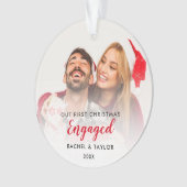 私達の初めてのクリスマスの婚約したなカップルのオーナメント オーナメント (正面)