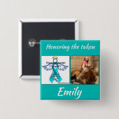 私達の取られる名誉を与えること、エミリーMcgeeボタン 缶バッジ (正面&裏面)