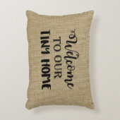 私達の小さい家の装飾用クッションへの歓迎 アクセントクッション (正面(垂直))