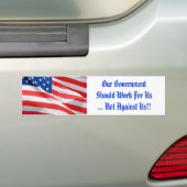 私達の政府は私達のために働くべきです バンパーステッカー (車上)