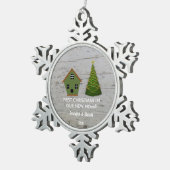 私達の新しい家の木製の巣箱の初めてのクリスマス スノーフレークピューターオーナメント (右)