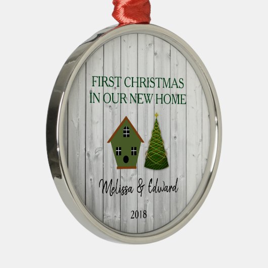 私達の新しい家のshiplapの巣箱の初めてのクリスマス メタルオーナメント (右)