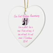 私達の最初結婚記念日のハートのオーナメント セラミックオーナメント (左)