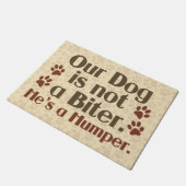 私達の犬は噛む人のユーモアではないです ドアマット (アングル)