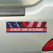 私達の退役軍人の愛国心が強い軍隊に名誉を与えて下さい バンパーステッカー (車上)