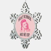 私達はどんな数ついているかBuncoのレトロの女性か。 スノーフレークピューターオーナメント (右)