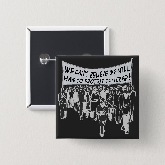 私達はまだなりませんこのがらくたを抗議しなければ私を信じることができません 缶バッジ (正面&裏面)