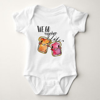 私達はピーナッツバターおよびゼリーのように一緒に行きます ベビーボディスーツ
