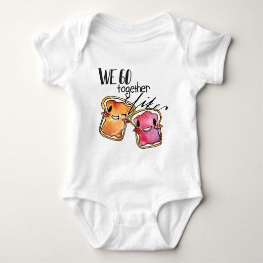 私達はピーナッツバターおよびゼリーのように一緒に行きます ベビーボディスーツ (正面)