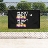 私達は余分権利がほしいと思いません-私達は等しい権利がほしいと思います 横断幕 (インサイチュ)
