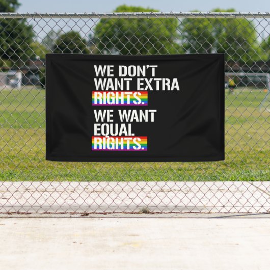 私達は余分権利がほしいと思いません-私達は等しい権利がほしいと思います 横断幕 (インサイチュ)